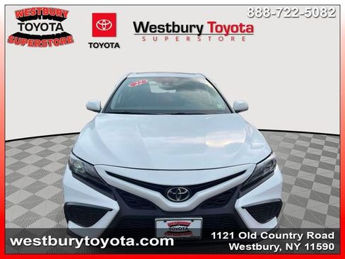 Used 2022 Toyota Camry SE w/ Cold Weather Package FWD image 3