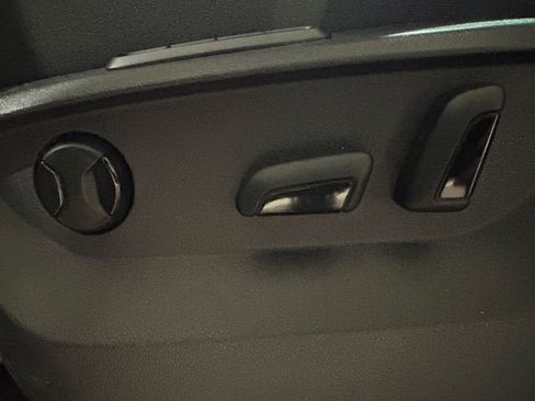 Used 2023 Volkswagen Atlas Cross Sport SEL image 9