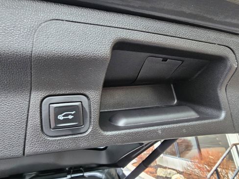 Used 2019 GMC Acadia SLT image 9