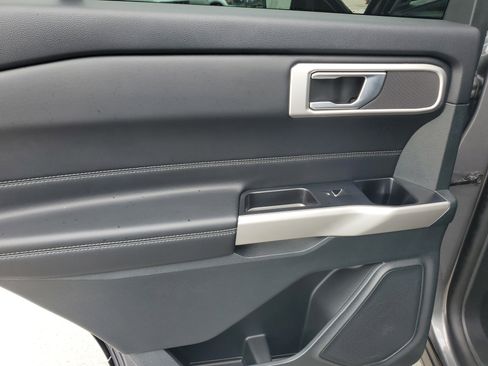 Certified 2023 Ford Explorer XLT image 30