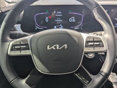 Used 2025 Kia Telluride S FWD image 16