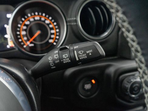 Used 2022 Jeep Wrangler Unlimited Sahara w/ LED Lighting Group AWD/4WD image 27