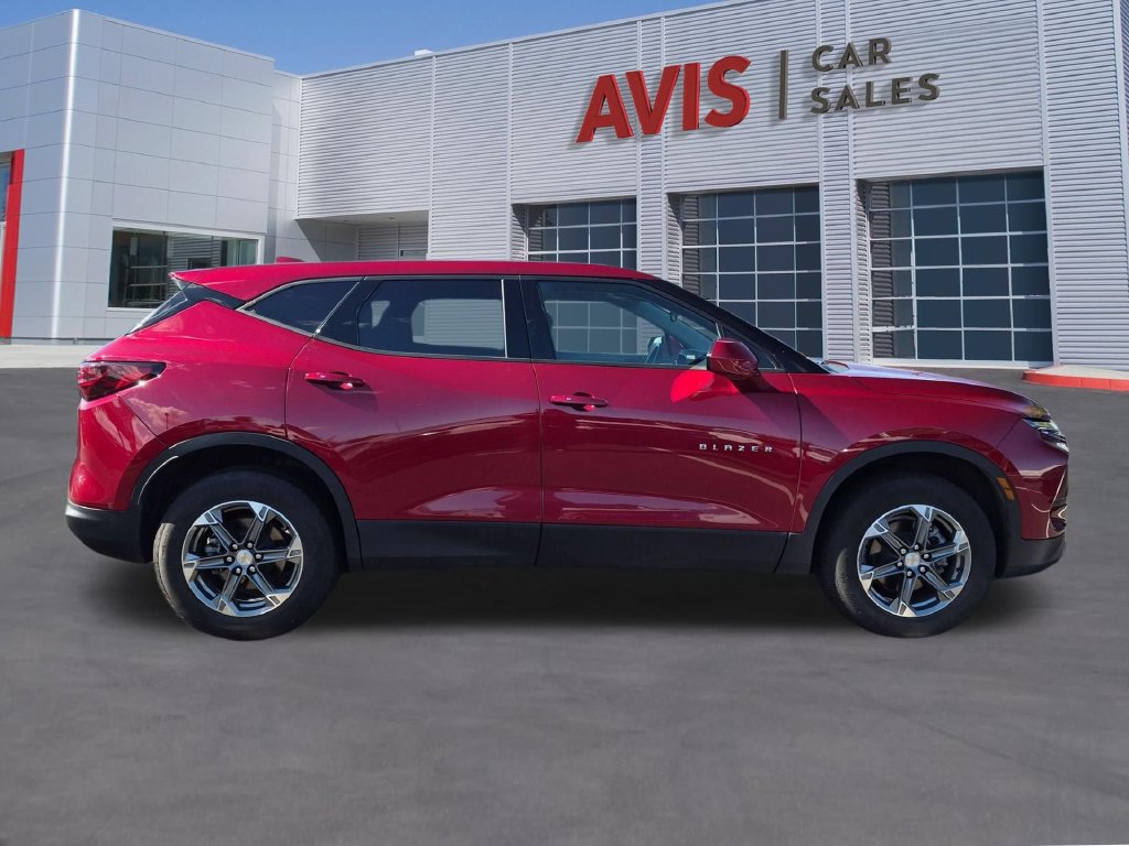 Used 2025 Chevrolet Blazer LT AWD/4WD image 5