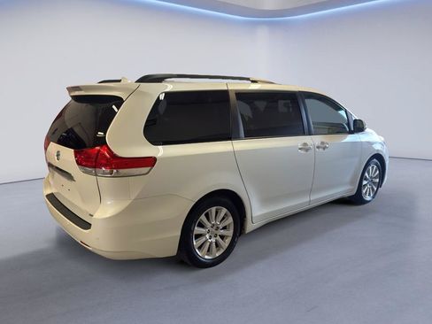 Used 2014 Toyota Sienna Limited w/ Limited Premium Package FWD image 8