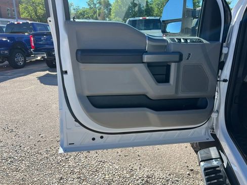 Used 2020 Ford F250 XLT w/ XLT Premium Package AWD/4WD image 11