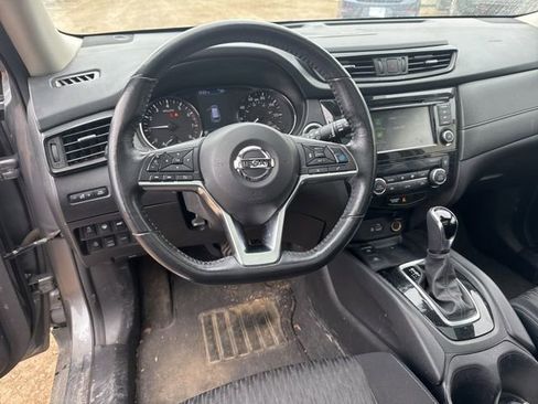 Used 2019 Nissan Rogue SV w/ Sun & Sound Touring Package image 16