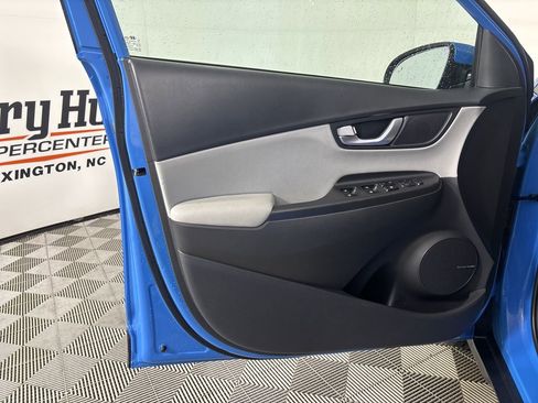 Used 2023 Hyundai Kona Limited image 8