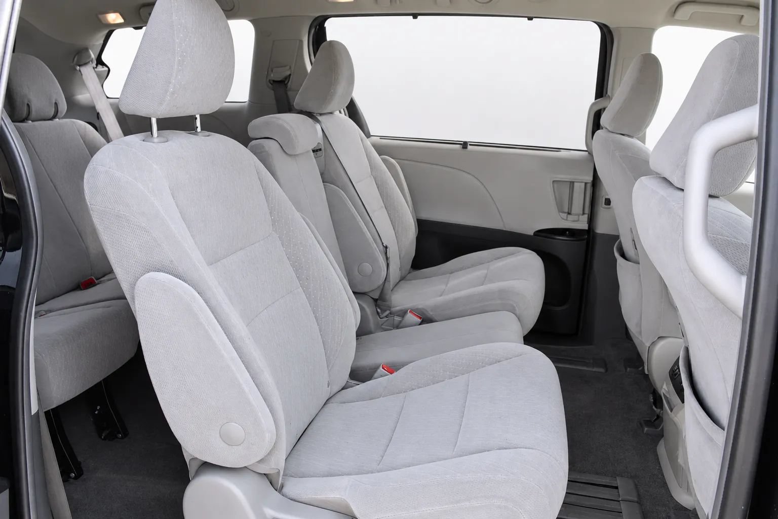 Used 2018 Toyota Sienna LE w/ Carpet Mat Package FWD image 19