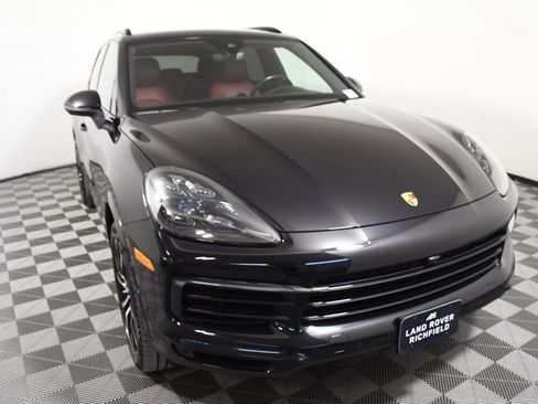 Used 2020 Porsche Cayenne S image 9