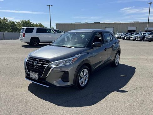 Used 2021 Nissan Kicks S image 5