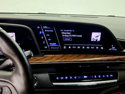Used 2023 Cadillac Escalade Sport Platinum w/ LPO, ONYX Package AWD/4WD image 17