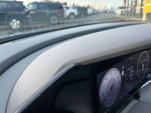 Used 2025 Hyundai Elantra SEL image 34