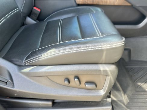 Used 2020 GMC Yukon Denali image 28