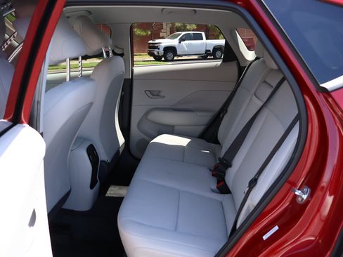 Used 2025 Hyundai Kona SEL AWD/4WD image 23