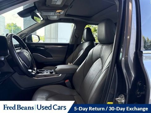 Used 2021 Toyota Highlander Limited AWD/4WD image 23