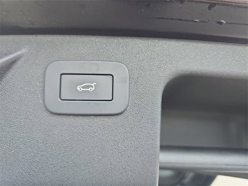 Used 2024 Land Rover Discovery Sport Dynamic SE image 13