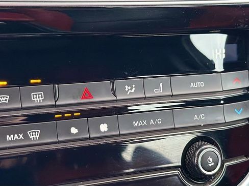 Used 2018 Jaguar XE S image 21