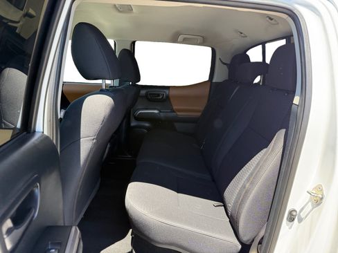 Used 2017 Toyota Tacoma SR5 w/ Tow Package RWD image 16