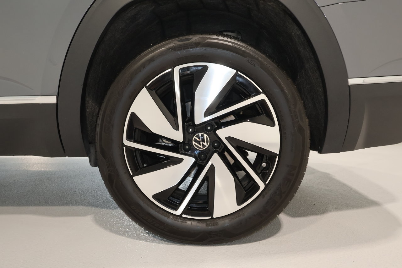 Used 2025 Volkswagen Atlas SEL AWD/4WD image 34