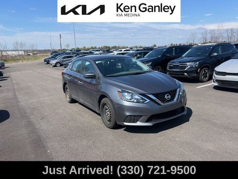 Used 2019 Nissan Sentra S image 3