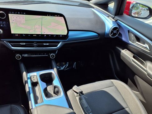 Used 2025 Chevrolet Equinox EV LT w/ Convenience Package FWD image 3