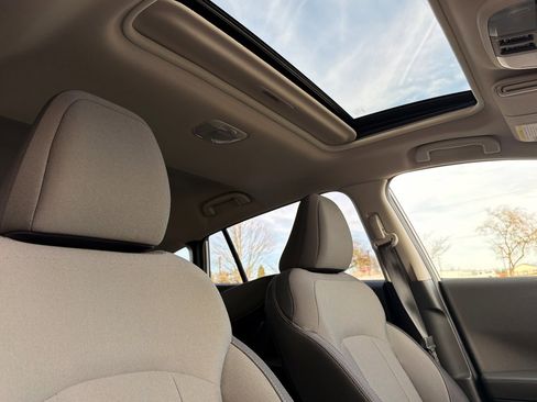 Used 2025 Subaru Crosstrek 2.0i Premium image 17