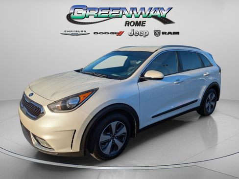 Used 2017 Kia Niro EX image 4