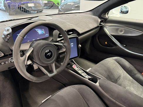 Used 2023 McLaren Artura image 9