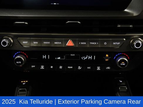Used 2025 Kia Telluride S FWD image 17