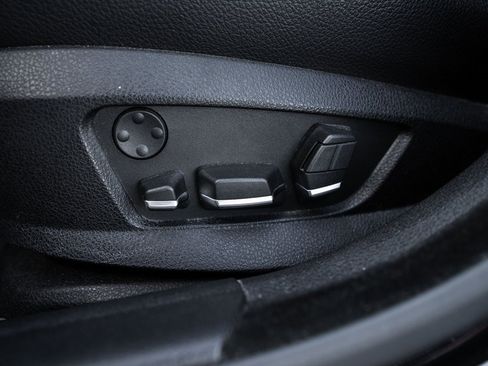 Used 2013 BMW 550i xDrive Sedan image 16