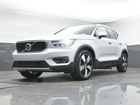 Used 2022 Volvo XC40 T4 Momentum FWD image 13