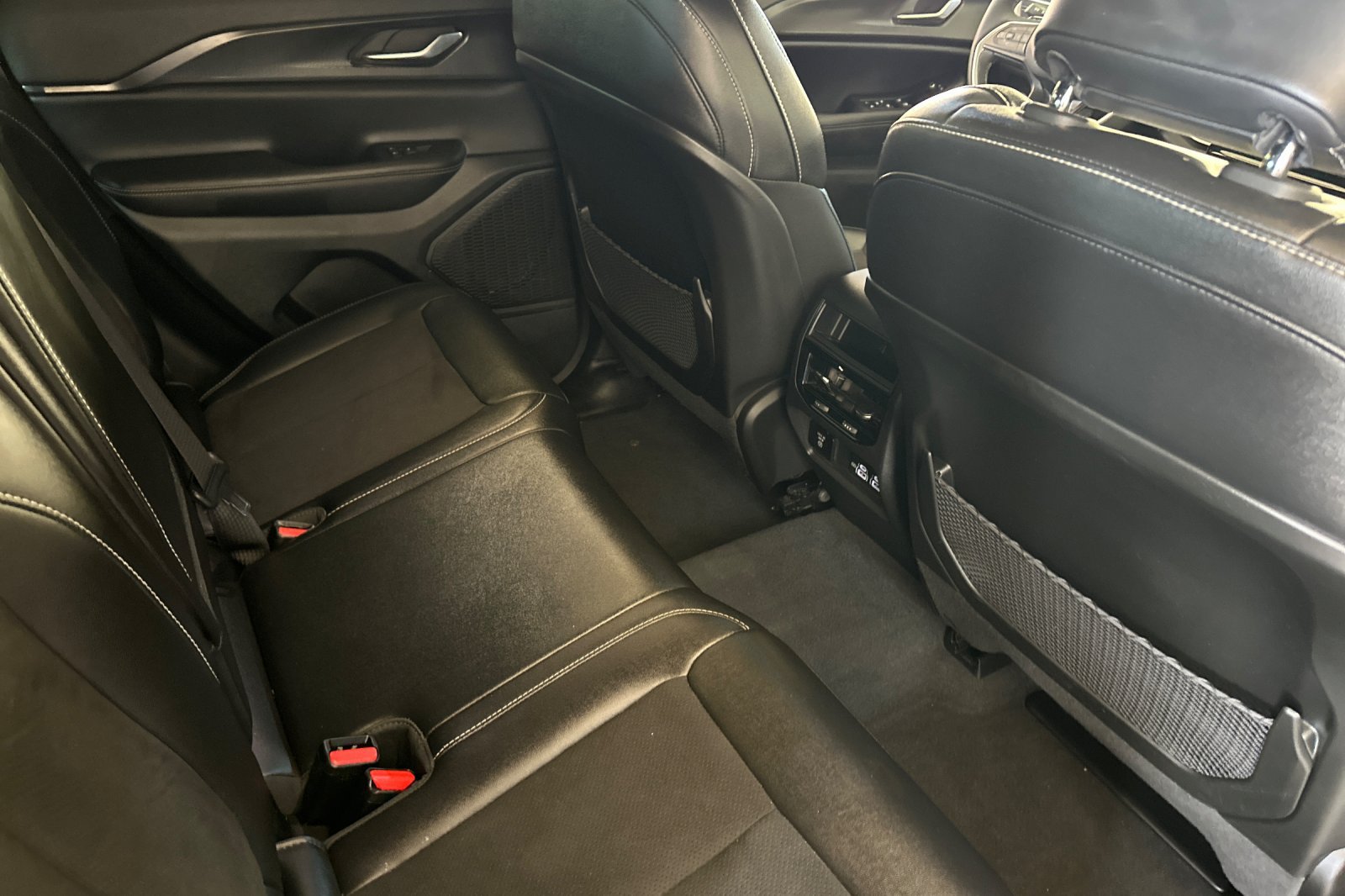 Used 2023 Jeep Grand Cherokee Altitude AWD/4WD image 32