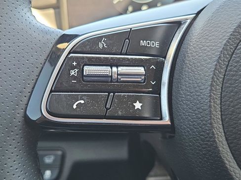 Certified 2025 Kia Seltos SX w/ SX Sunroof Package image 31