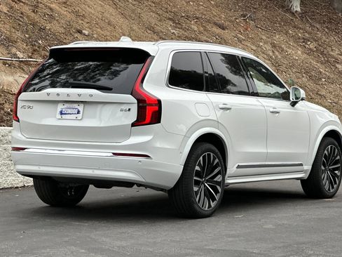 New 2026 Volvo XC90 B6 Plus w/ Protection Package Premier image 5