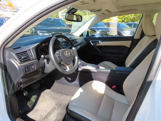 Used 2014 Lexus CT 200h FWD image 2