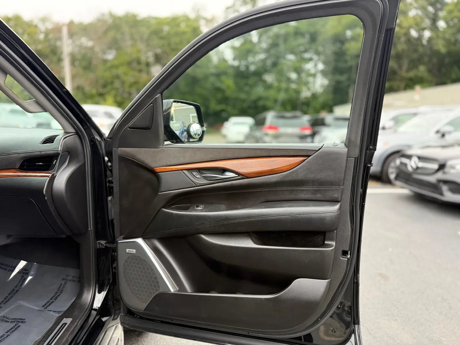 Used 2016 Cadillac Escalade ESV 2WD image 26