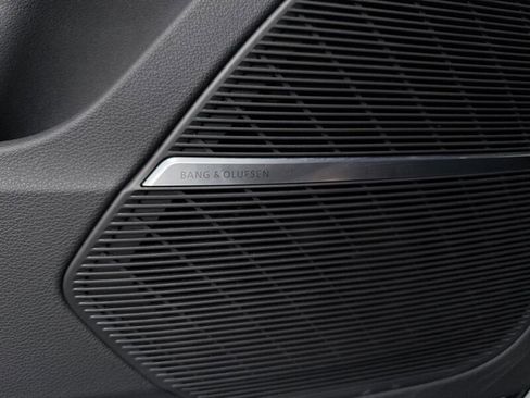 Used 2019 Audi Q8 Prestige w/ Luxury Package image 22