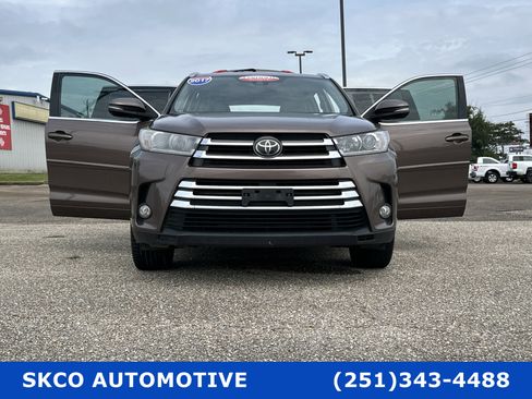 Used 2017 Toyota Highlander Limited image 35