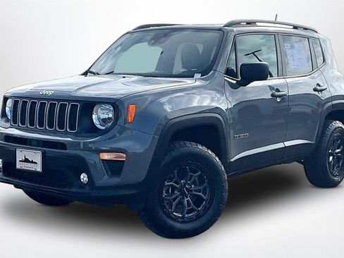 Used 2022 Jeep Renegade Latitude AWD/4WD image 3