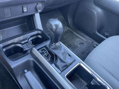 Used 2018 Toyota Tacoma SR5 w/ SR5 Appearance Package (SM) image 45