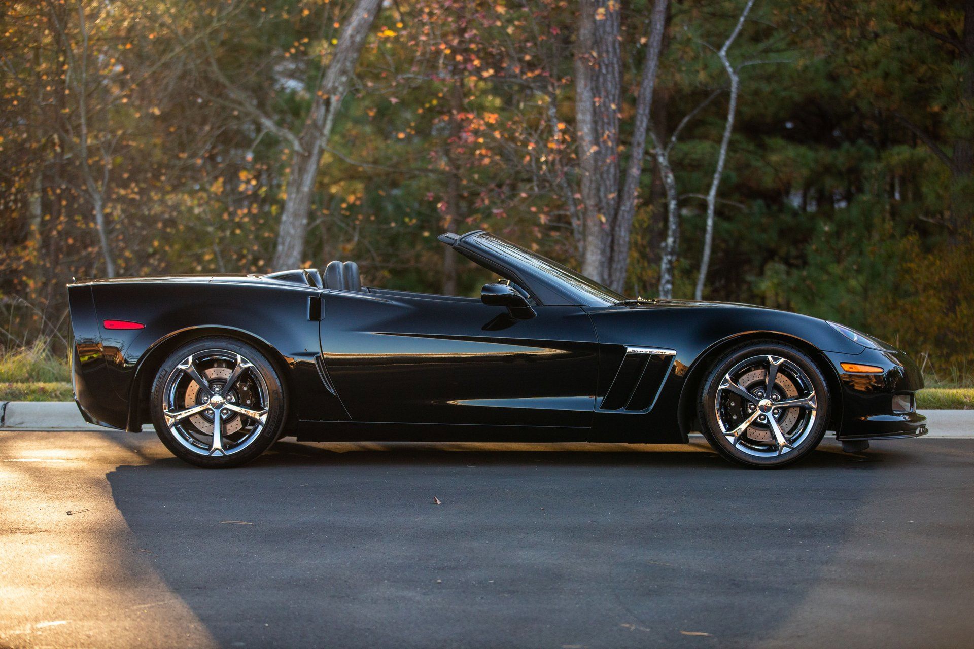 Used 2011 Chevrolet Corvette Grand Sport w/ Preferred Equipment Group RWD image 3