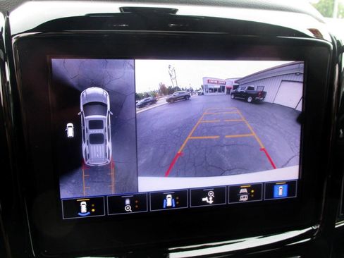 Used 2023 Chevrolet Traverse LT AWD/4WD image 3