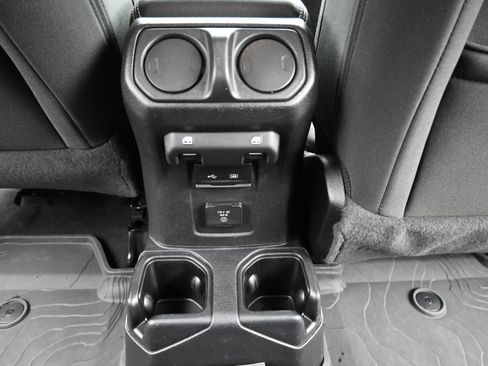 Used 2020 Jeep Wrangler Unlimited Sahara AWD/4WD image 14