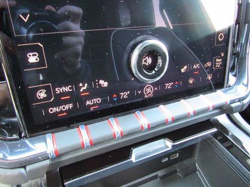 Used 2025 GMC Yukon XL AT4 Ultimate AWD/4WD image 25