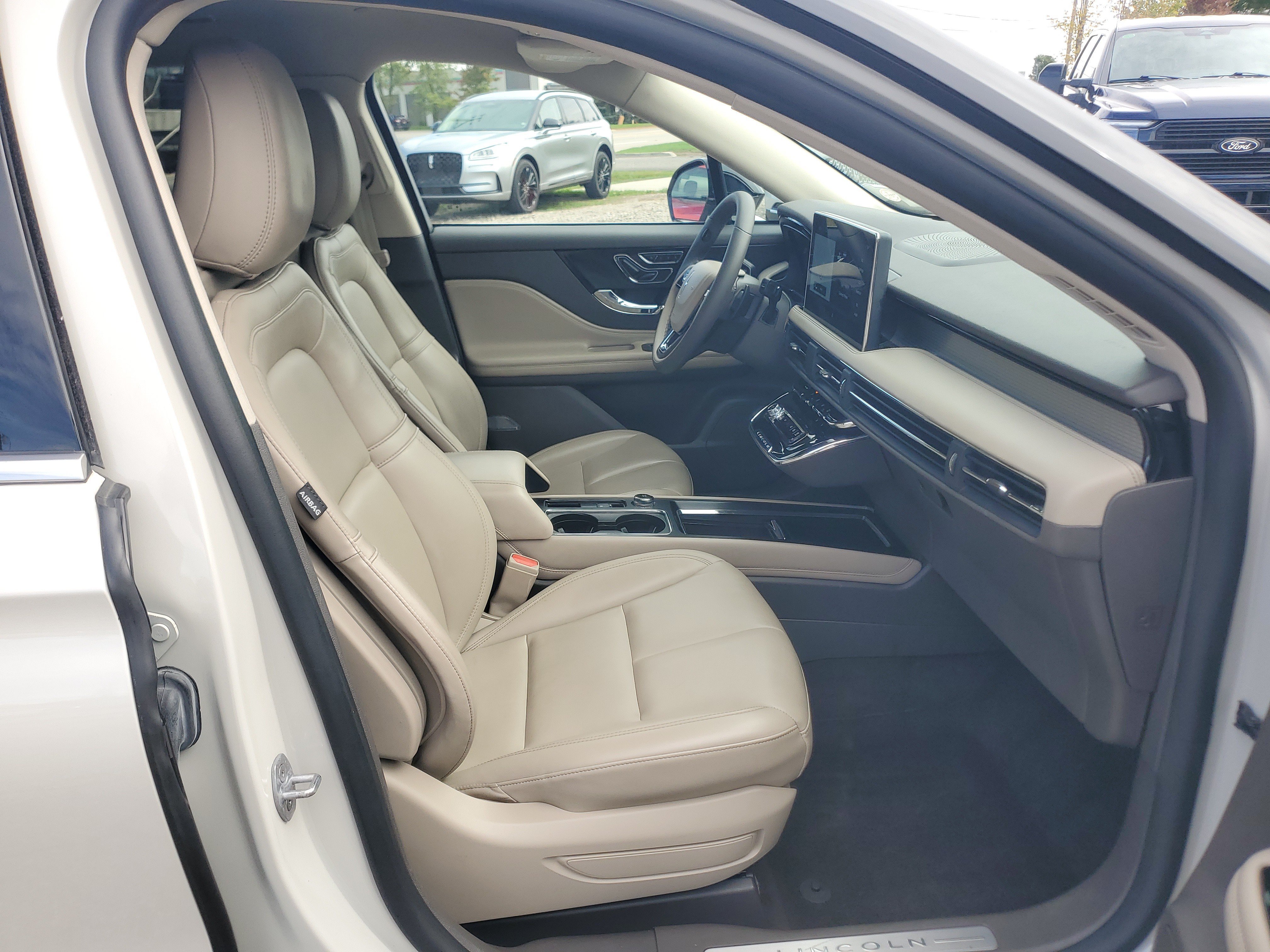 Certified 2024 Lincoln Corsair AWD image 9