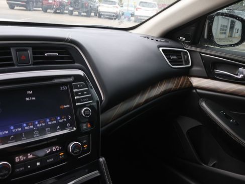 Used 2017 Nissan Maxima Platinum FWD image 21