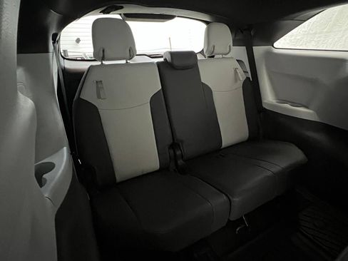 Used 2021 Toyota Sienna XSE AWD/4WD image 14