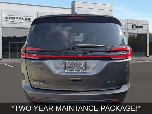 Used 2021 Chrysler Pacifica Touring-L w/ Uconnect Theater Family Group image 4
