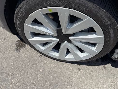 Used 2023 Tesla Model 3 Standard Range RWD image 2