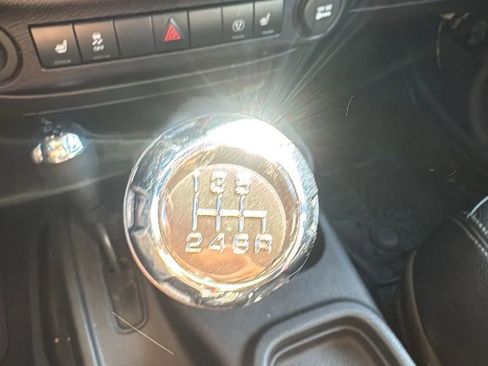 Used 2016 Jeep Wrangler Unlimited Sahara AWD/4WD image 22